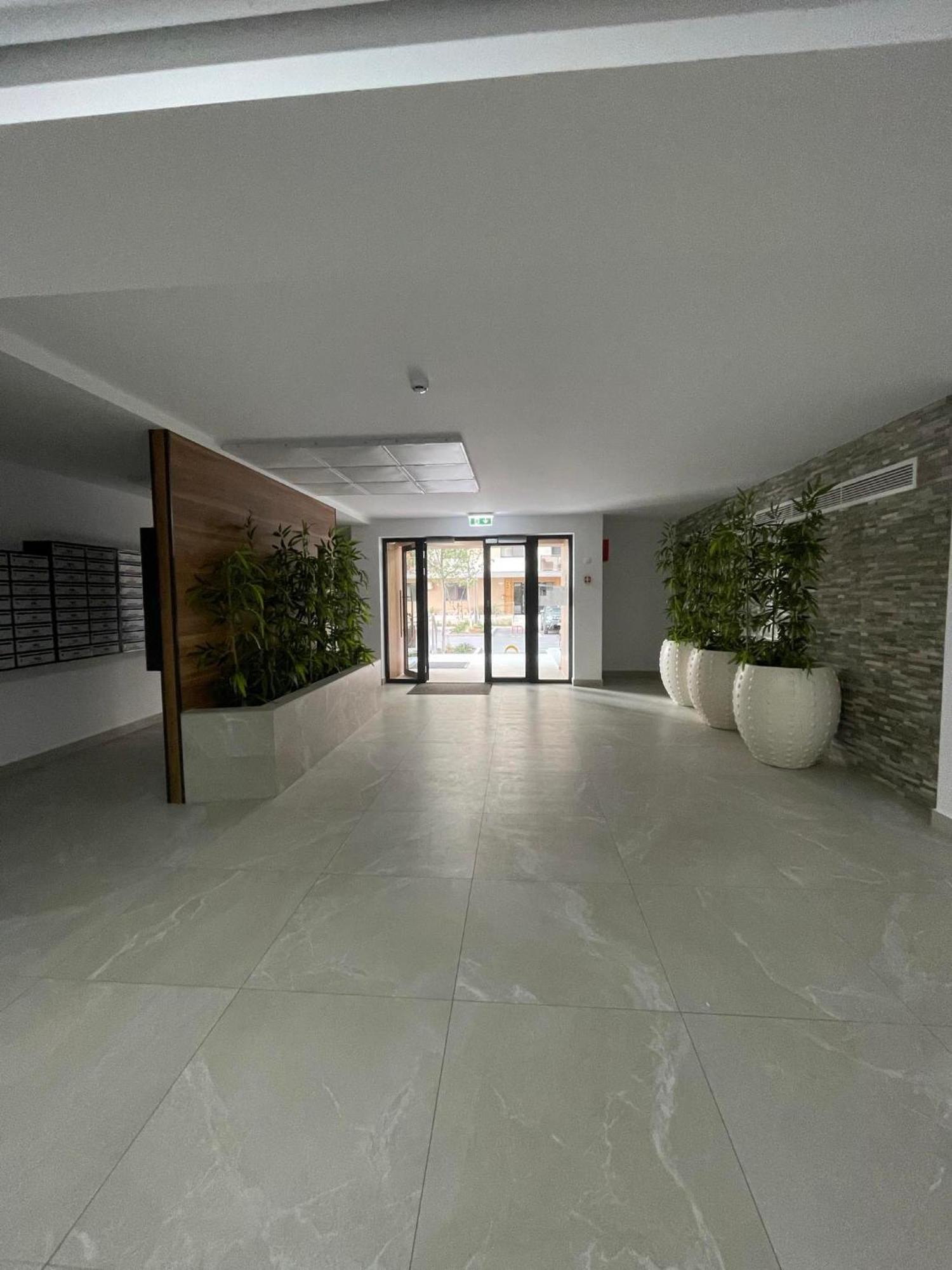 Metropolis Elegance Apartment Bukares Bagian luar foto